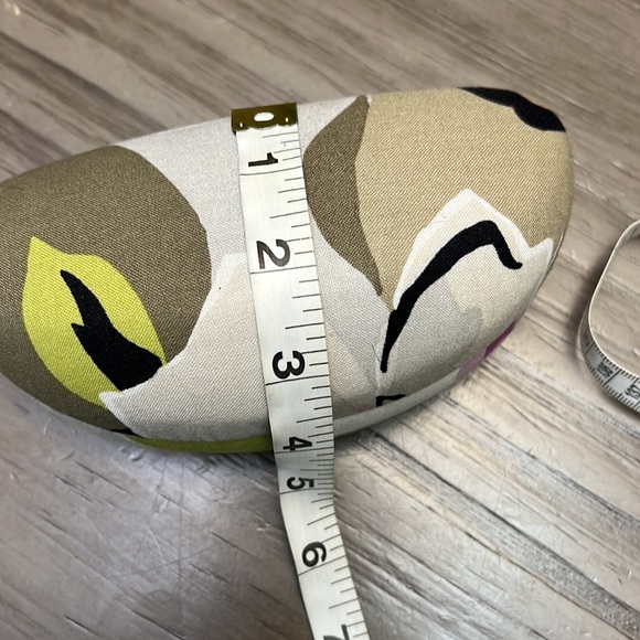 VERA BRADLEY GLASS CASE - Picture 14 of 14